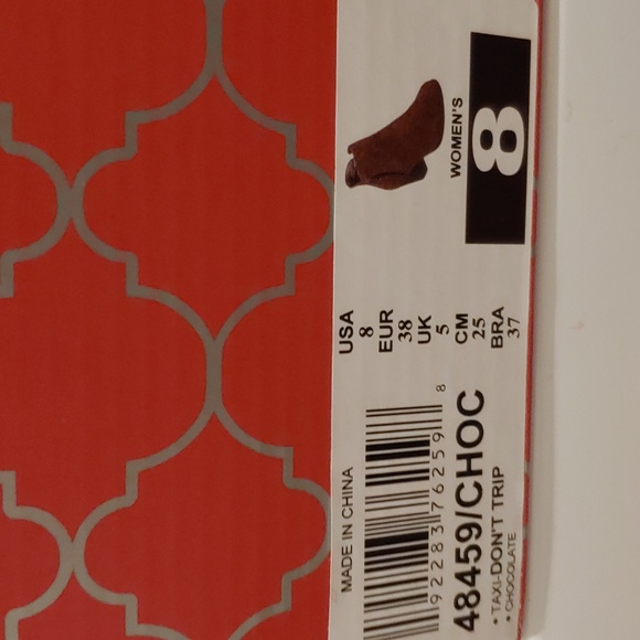 Skechers chocolate brown bootie size 8 med never worn, new in box pkg - Picture 4 of 6